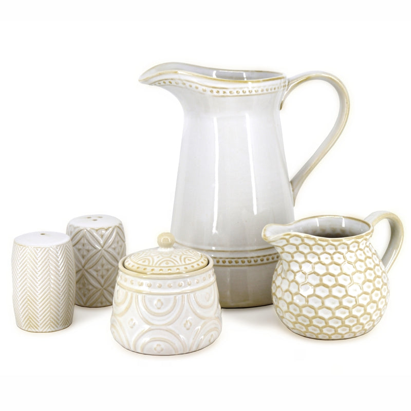 La Petite Cuisine Textured Pitcher