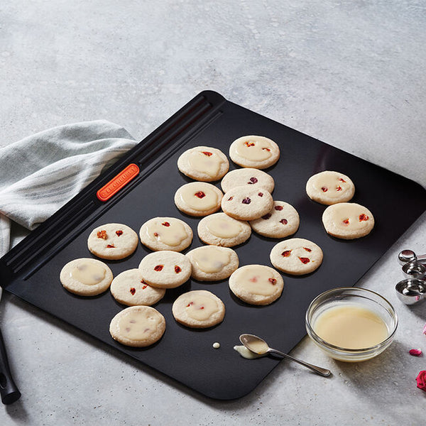 Le Creuset Insulated Cookie Sheet