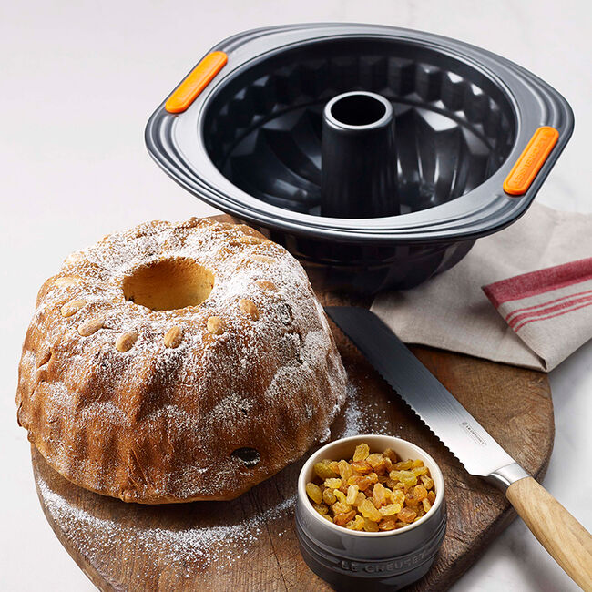 Le Creuset Fluted Cake Pan