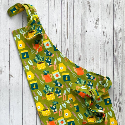 Mahogany Planting a Garden Apron