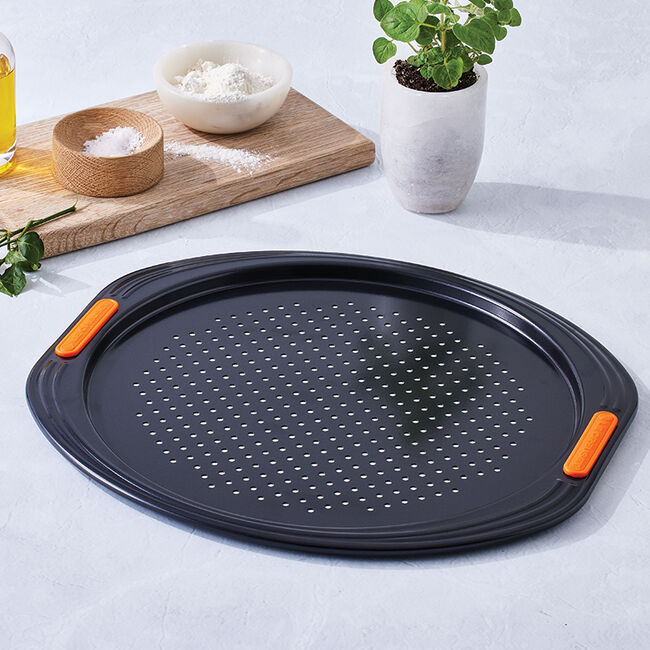 Le Creuset Pizza Pan