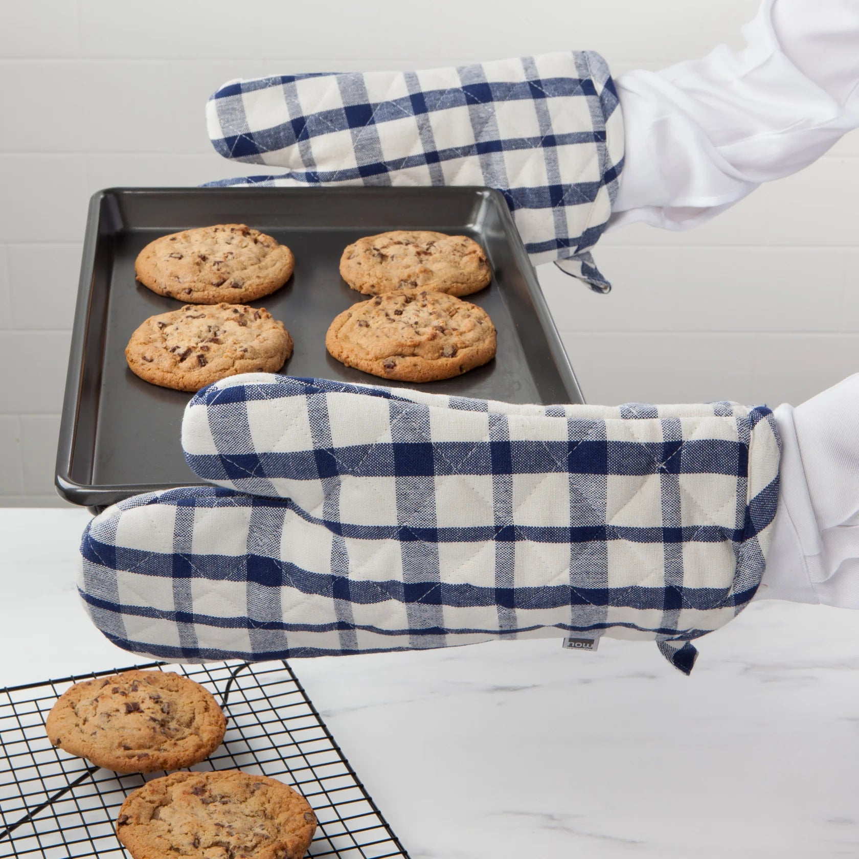 Belle Plaid Classic Oven Mitt