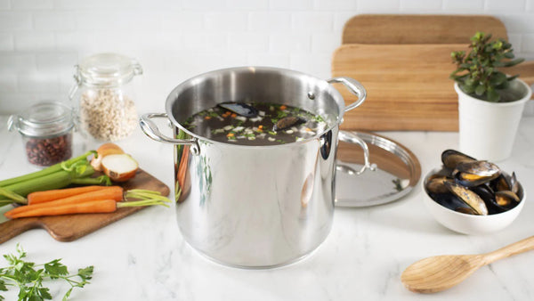 Meyer Accolade Stainless Steel 9L Stockpot with Cover